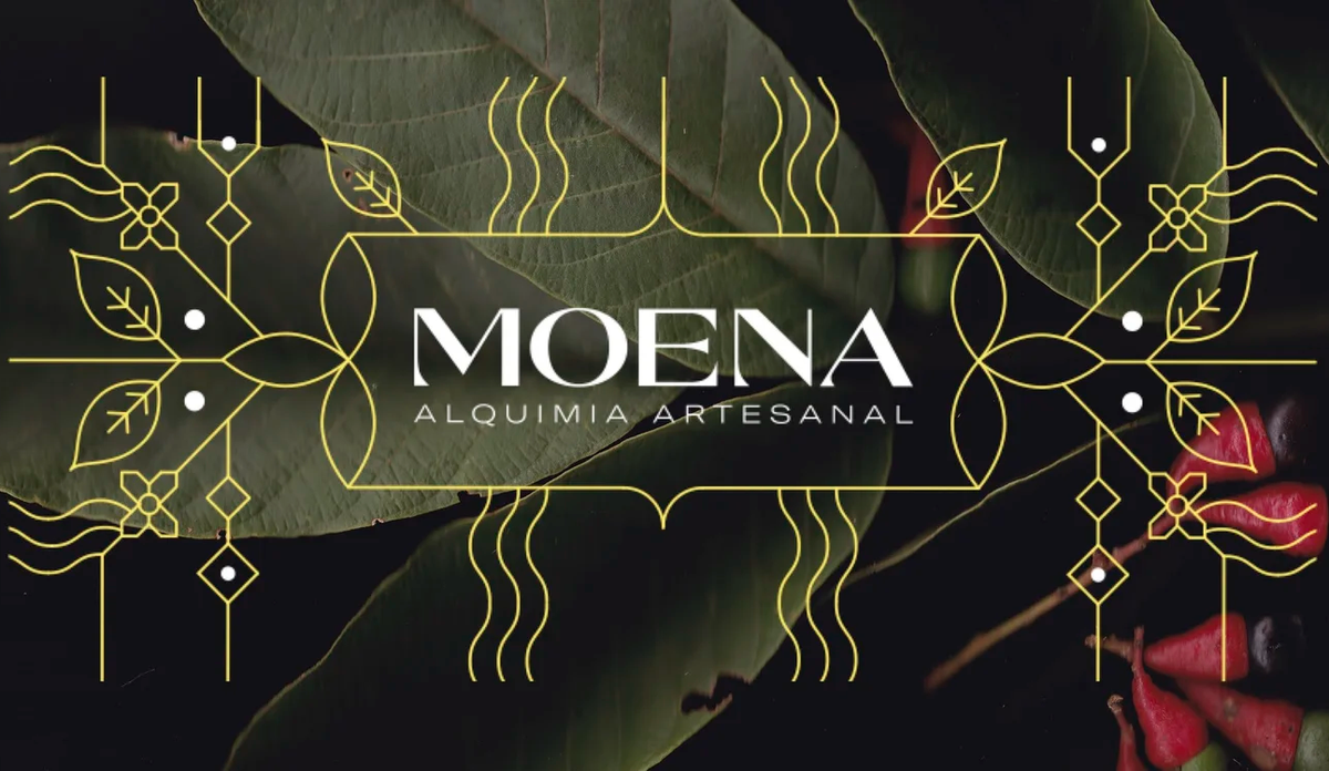 Decorative logo with 'MOENA Alquimia Artesanal' text on a leafy background